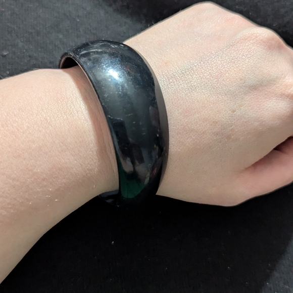 None Jewelry - Black Plastic Tapered Bangle Statement Bracelet